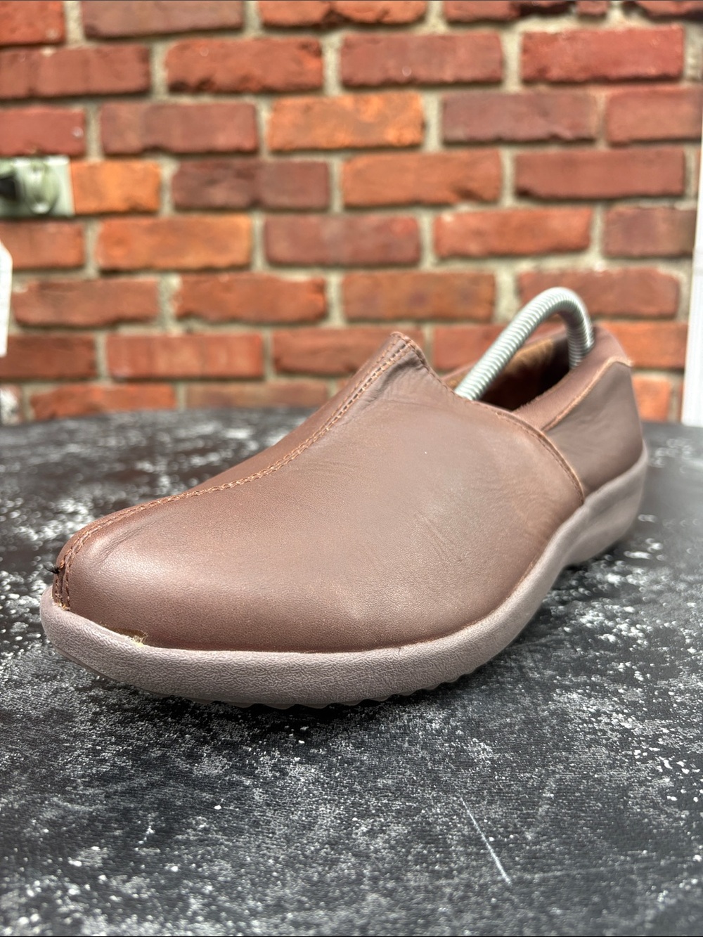 Skechers Relaxed Fit Women’s Casual Slip-On  Brown Leather Shoe - size 9.5